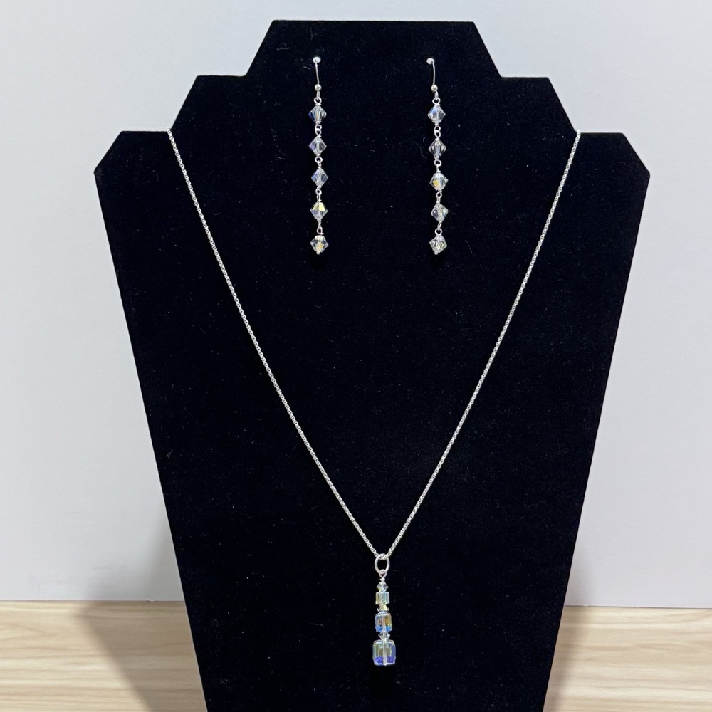 925 Sterling Silver Faceted Crystal Pendant Necklace & Dangle Earrings Set - Picture 2 of 16